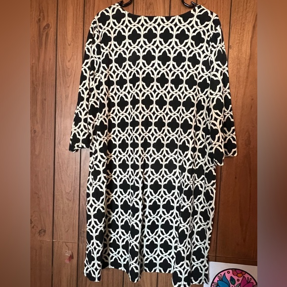 Pattern Dress - Picture 5 of 5